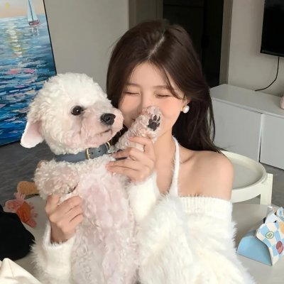 随盲柳入眠的女人